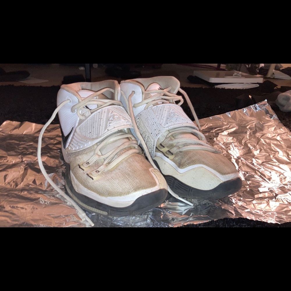 kyrie 6 size 8.5